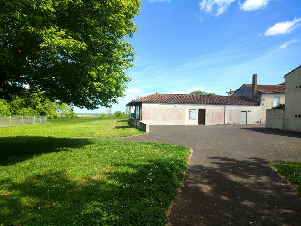Porte extérieure de l'école